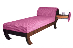 Daybed Nussbaum, Bezugsstoff Designers Guild Raspberry