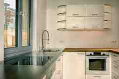 Oberschrank mit abgerundeten Ecken